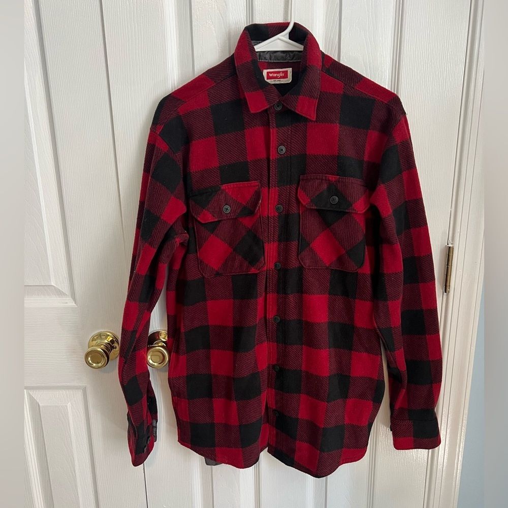 Wrangler Mens Small Red and Black Plaid Long Sleeve Button Down Shirt